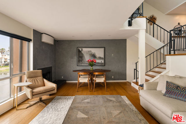 6400 Pacific Avenue, Playa del Rey CA: https://media.crmls.org/mediaz/4bce8a5c-487f-47e5-8edc-9e09115a636d.jpg