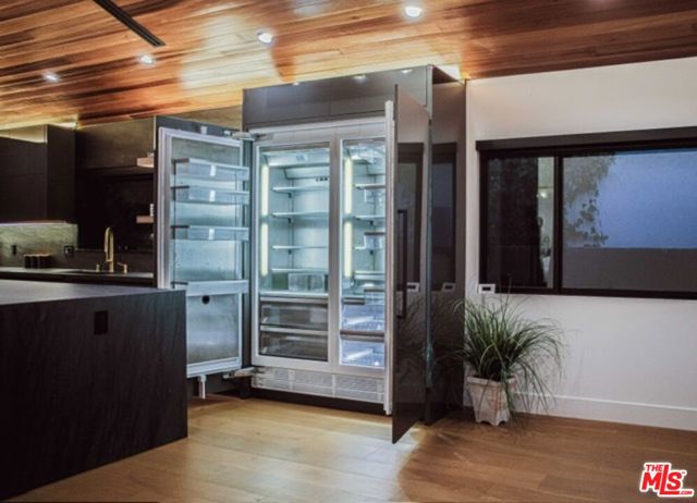 12354 Tiara Street, Valley Village CA: https://media.crmls.org/mediaz/4bce9e64-bd79-40da-8857-843df339b58b.jpg