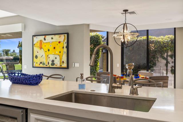 6 Barnard Court, Rancho Mirage CA: https://media.crmls.org/mediaz/4bcf85de-9b01-48fa-8e3a-4431cd304a9a.jpg