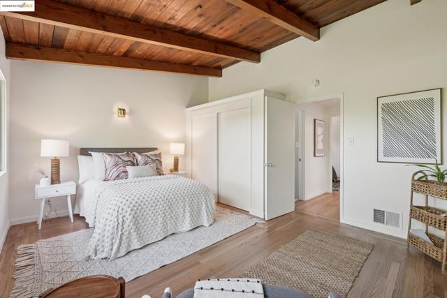 39 Norwood Ave, Kensington CA: https://media.crmls.org/mediaz/4bd09255-57f2-4478-9896-4683b9681b9d.jpg