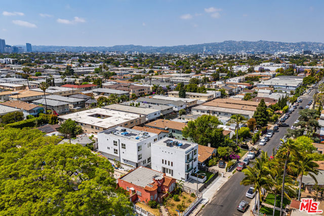 2055 S Garth Avenue, Los Angeles CA: https://media.crmls.org/mediaz/4bd0a8df-d8b4-464b-876b-3eb15006d9e2.jpg