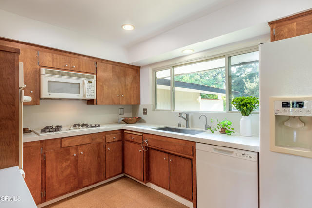 1570 Old House Road, Pasadena CA: https://media.crmls.org/mediaz/4bd0cebd-5a57-4fa4-8ca3-86b59dbff650.jpg
