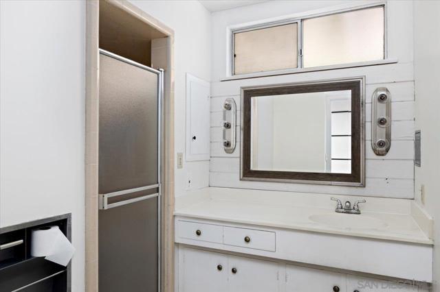 1421 Rincon Rd, Escondido CA: https://media.crmls.org/mediaz/4bd20202-3391-4eac-9d3f-1b14101bb3d9.jpg