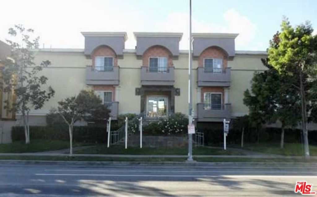 7035 Woodley Avenue #218