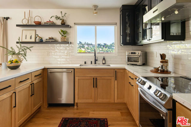 2044 Panamint Drive, Los Angeles CA: https://media.crmls.org/mediaz/4bd3f00a-b4f7-4acc-8d3c-ce42bde9041e.jpg