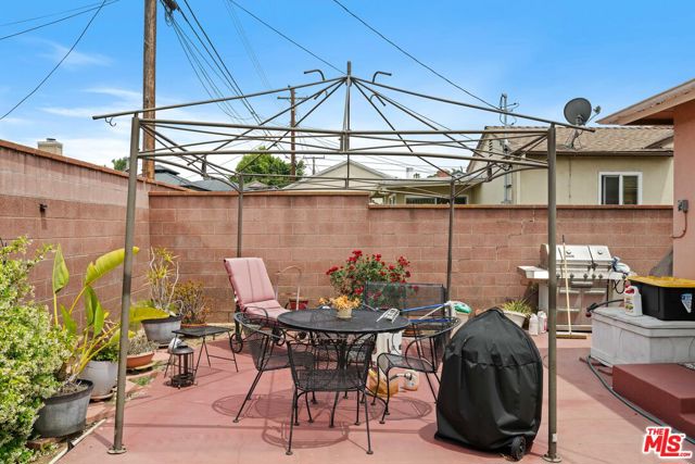2533 W 118th Place, Hawthorne CA: https://media.crmls.org/mediaz/4bd4f4f0-6b5a-442b-92ba-9ae5545569ef.jpg
