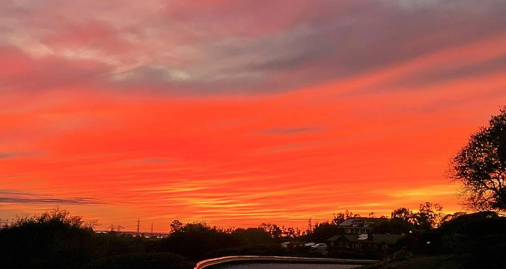 https://media.crmls.org/mediaz/4bd4fdd2-d8df-42c2-90ac-b1f0c3899f0e.jpg?preset=X-Large
