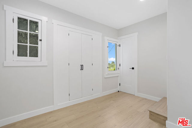 2336 Loma Vista Place, Los Angeles CA: https://media.crmls.org/mediaz/4bd511c7-dbb8-4aa2-83af-930888c544ba.jpg