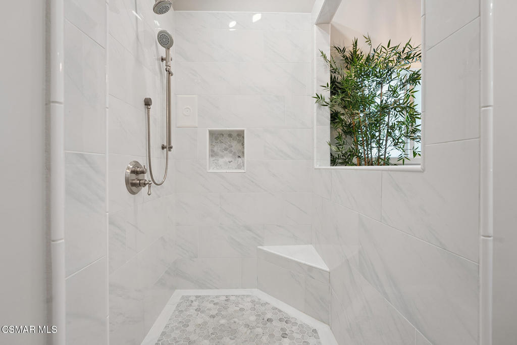https://media.crmls.org/mediaz/4bd52250-588e-41ae-9883-ef5798cbd65a.jpg?preset=X-Large
