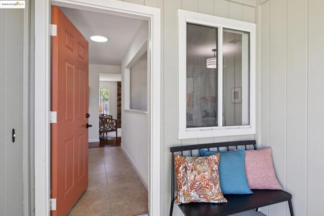 934 Bancroft Rd, Concord CA: https://media.crmls.org/mediaz/4bd54533-5f51-47a6-aaac-1de4ccd41cee.jpg