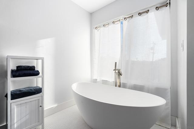 4563 Point Loma Ave, San Diego CA: https://media.crmls.org/mediaz/4bd549a3-bb34-4f57-96c9-6a53dc01138d.jpg