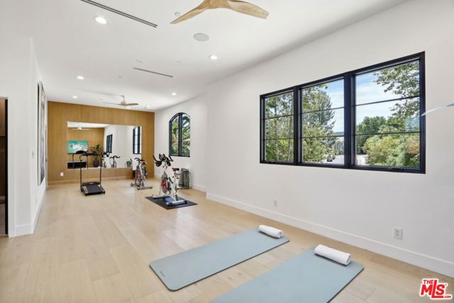 4261 Temma Court, Calabasas CA: https://media.crmls.org/mediaz/4bd61195-6df8-43eb-afdf-2dda8f9c45f3.jpg