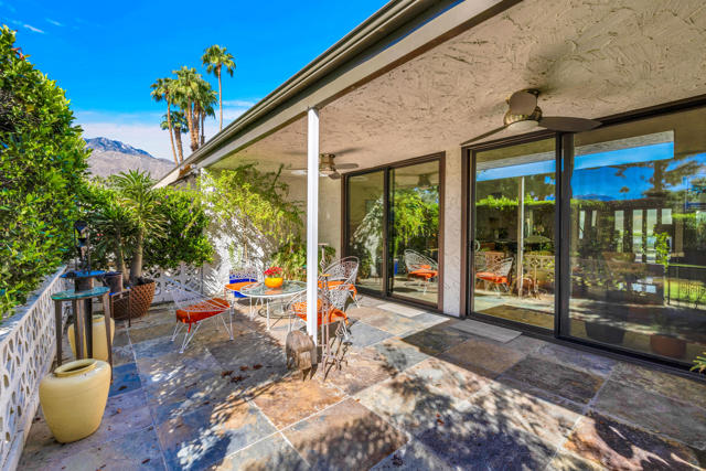 2327 Casitas Way, Palm Springs, CA 92264