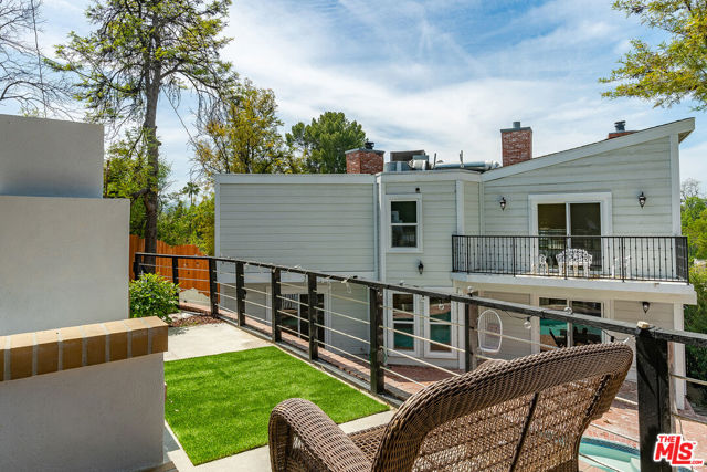 19555 Oxnard Street, Tarzana CA: https://media.crmls.org/mediaz/4bd685c5-158e-46da-ba3a-a5ce87653241.jpg