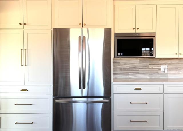 Image 10 of 55 For 672 Chateau Place