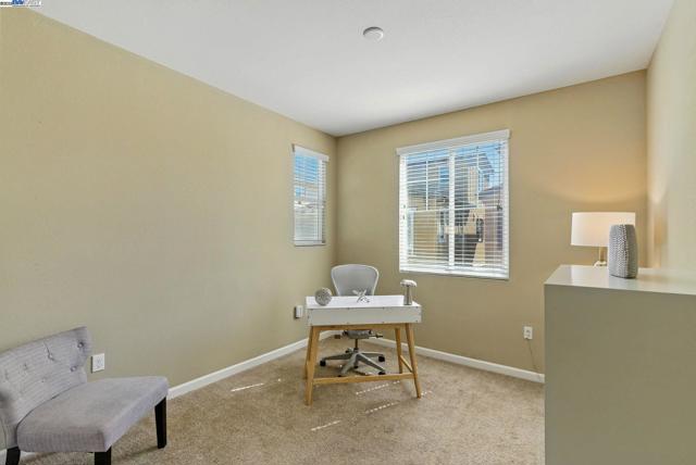 841 Fan Palm Ln, Brentwood CA: https://media.crmls.org/mediaz/4bd75d4e-b436-4aee-8f4c-30533390706e.jpg