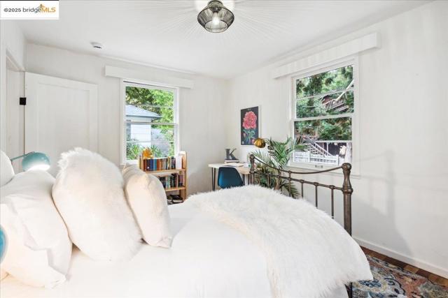 342 El Toyonal, Orinda CA: https://media.crmls.org/mediaz/4bd792ca-b8e1-4236-981c-24eb55bd82ae.jpg