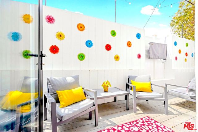 5853 Vineland Avenue, North Hollywood CA: https://media.crmls.org/mediaz/4bd8288f-fafb-4af4-a1fc-aeef84a1e6f0.jpg