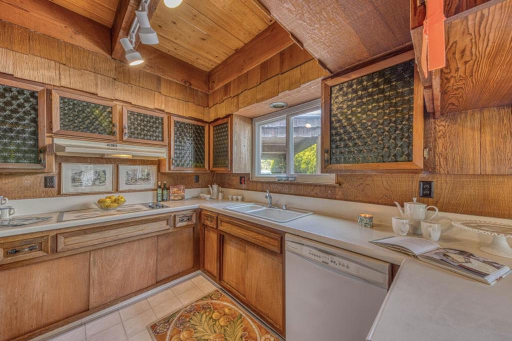 https://media.crmls.org/mediaz/4bd82a5e-6d16-4735-9dc3-a938b30c0824.jpg?preset=X-Large