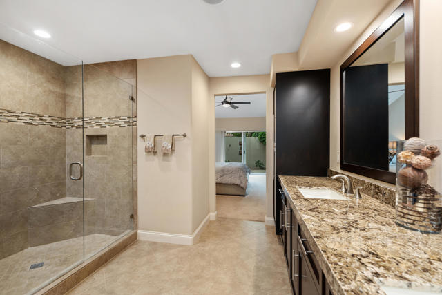 38678 Dahlia Way, Palm Desert CA: https://media.crmls.org/mediaz/4bd88404-025d-439d-a688-8c38a85f7fdf.jpg