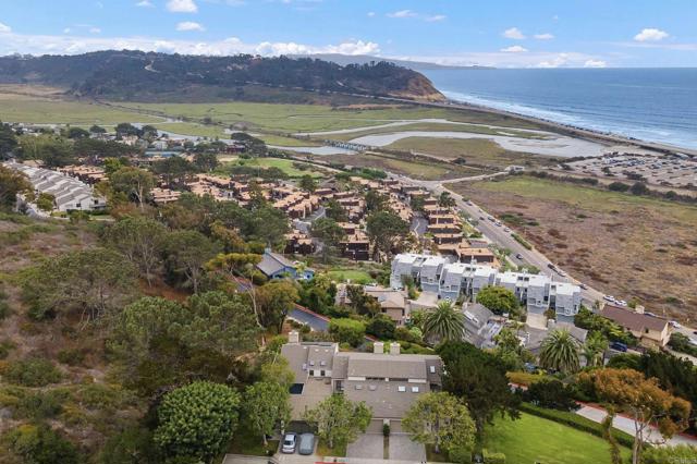 13208 Caminito Mar Villa, Del Mar CA: https://media.crmls.org/mediaz/4bd8c7bf-20a4-4067-8fe2-b702e3c75084.jpg
