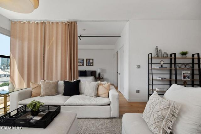 4115 Glencoe Avenue, Marina del Rey CA: https://media.crmls.org/mediaz/4bd8cd4f-539a-4a77-a992-ea84be1b5ed2.jpg