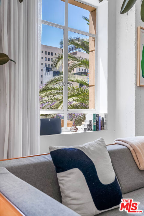 6253 Hollywood Boulevard, Los Angeles CA: https://media.crmls.org/mediaz/4bd9163a-522a-472c-9c2f-96fca4650cb9.jpg