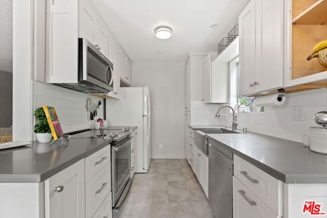 1831 Prosser Avenue, Los Angeles CA: https://media.crmls.org/mediaz/4bd95b7c-69a2-4ecf-be46-58932336ff18.jpg
