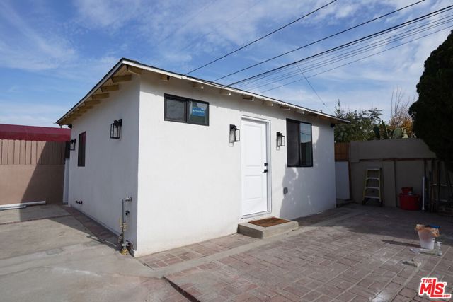 8830 Moonbeam Street, Panorama City CA: https://media.crmls.org/mediaz/4bd96626-4d83-4a27-825a-9952e4ad1931.jpg