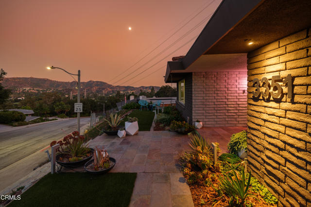 3351 Country Club Drive, Glendale CA: https://media.crmls.org/mediaz/4bd98a99-9e82-46ca-8fd3-2c9dd6376790.jpg
