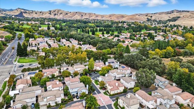 705 Otter Court, Fairfield CA: https://media.crmls.org/mediaz/4bdbd463-39bc-4cc5-b45e-5daa0bbf4e61.jpg