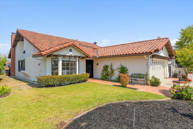 16263 Via Embeleso, San Diego CA: https://media.crmls.org/mediaz/4bdc3bd2-ec8b-42e6-b88e-2c235f08b462.jpg