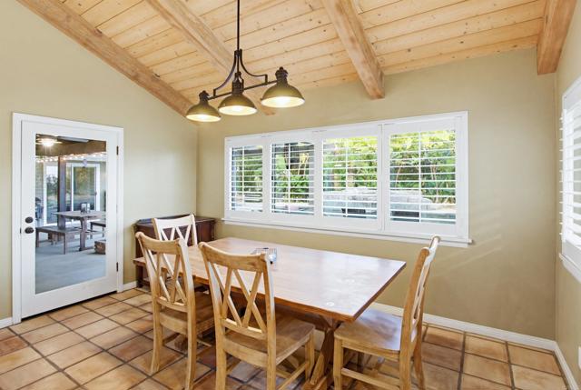 Detail Gallery Image 12 of 54 For 2092 Tudor Ln, Fallbrook,  CA 92028 - 4 Beds | 3/1 Baths