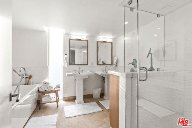 3501 Esplanade, Marina del Rey CA: https://media.crmls.org/mediaz/4bdd2218-dcaa-4003-bc37-e2022a83b000.jpg