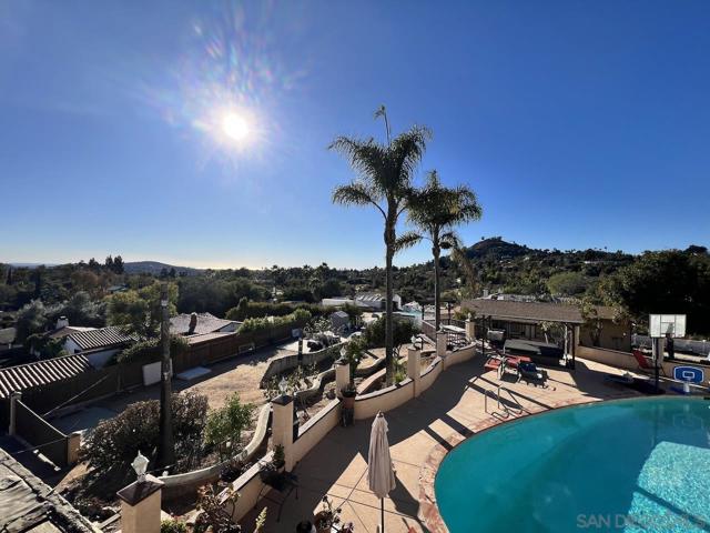 4816 Redondo Dr, La Mesa CA: https://media.crmls.org/mediaz/4bdda11f-fa52-4904-8a72-25c5923e31b2.jpg