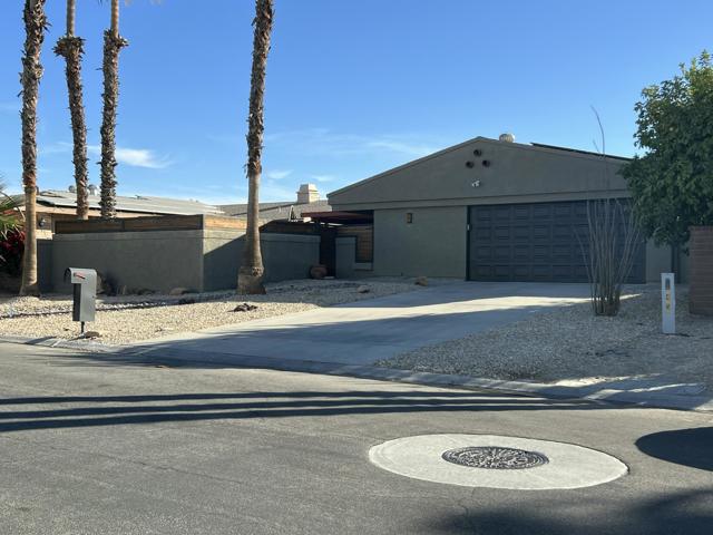 76835 Oklahoma Avenue, Palm Desert CA: https://media.crmls.org/mediaz/4bddd451-d126-4e51-a5ea-76bb5726bb86.jpg