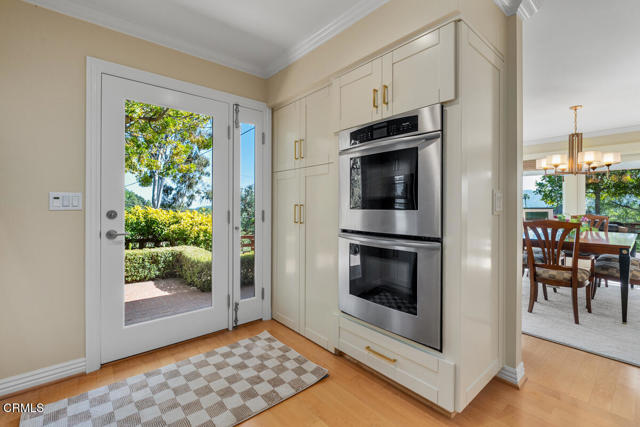 5109 Redwillow Lane, La Canada Flintridge CA: https://media.crmls.org/mediaz/4bde2355-c97c-4fb5-b698-2ba704d48954.jpg