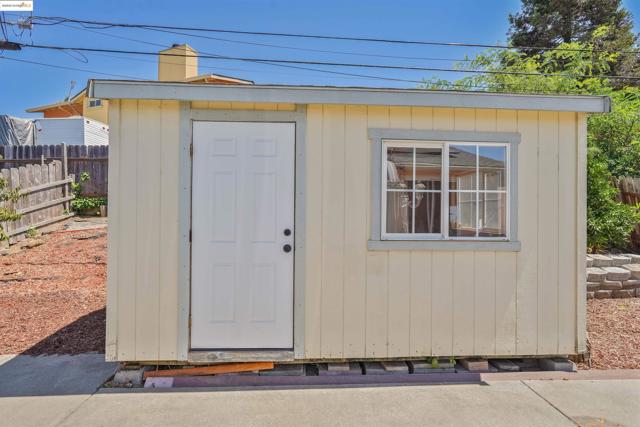 836 Stella St, Vallejo CA: https://media.crmls.org/mediaz/4bde366a-8dc2-433f-acf9-7337dd829e9f.jpg