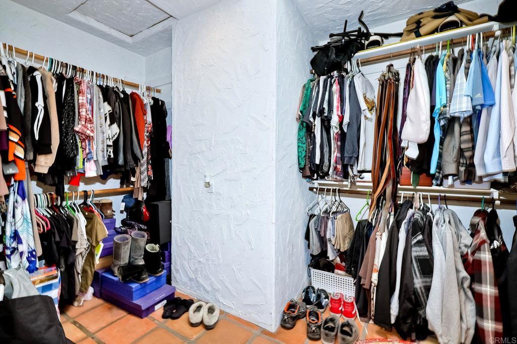 https://media.crmls.org/mediaz/4bde3a65-be7b-4a11-a938-39c35210ce67.jpg?preset=X-Large