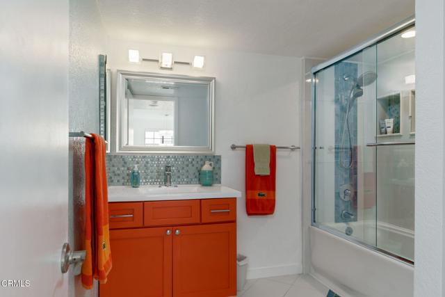 2206 Martinique Lane, Oxnard CA: https://media.crmls.org/mediaz/4bded9ec-8dc8-4b07-8144-571ab95d70e8.jpg