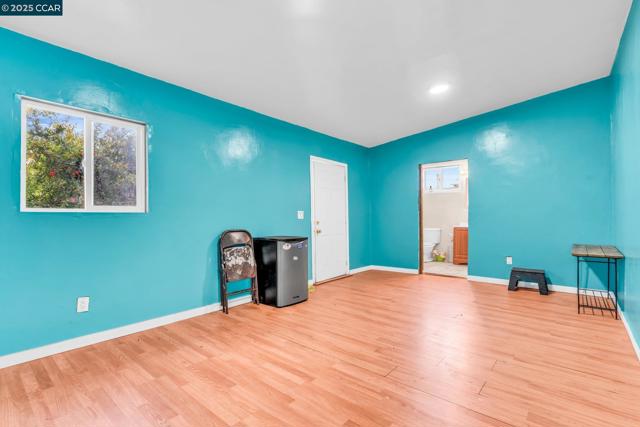 612 Thomas Dr, Richmond CA: https://media.crmls.org/mediaz/4bdfe65c-a667-4a88-9448-c64c1d924a35.jpg