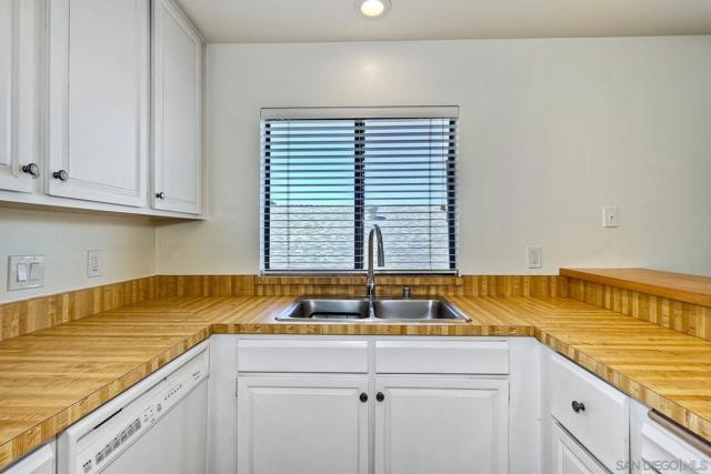 4260 6TH AVE, San Diego CA: https://media.crmls.org/mediaz/4be03d3f-9790-43ad-a7ff-6d14c047f253.jpg