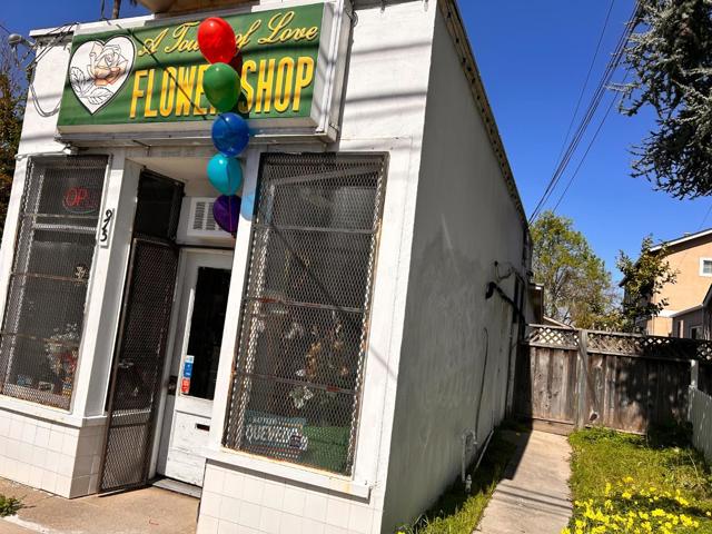 915 E Julian Street, San Jose CA: https://media.crmls.org/mediaz/4be0b208-5143-475c-af1c-51ad7f5ea542.jpg