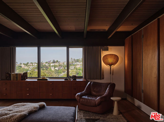 2052 Mayview Drive, Los Angeles CA: https://media.crmls.org/mediaz/4be0e281-1bd7-41f5-be99-93152c50ce5f.jpg