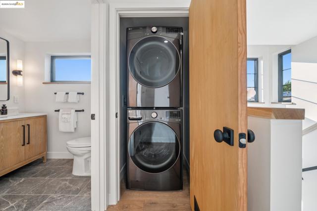 1516 Blake St, Berkeley CA: https://media.crmls.org/mediaz/4be13398-9ed7-41a1-bb4e-81147eb0191c.jpg