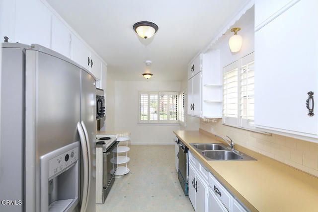 Detail Gallery Image 8 of 31 For 3411 S Cochran Ave, Los Angeles,  CA 90016 - 3 Beds | 2 Baths