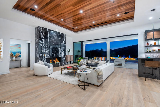 2111 High Knoll Circle, Thousand Oaks CA: https://media.crmls.org/mediaz/4be192ef-5737-4dc2-b610-44495264f7d9.jpg