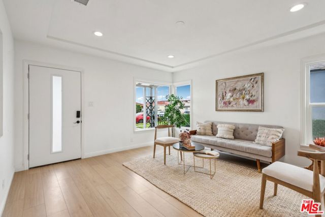 834 E 90th Street, Los Angeles CA: https://media.crmls.org/mediaz/4be1e369-d316-4c67-b4c7-d9d1aaa5b26e.jpg