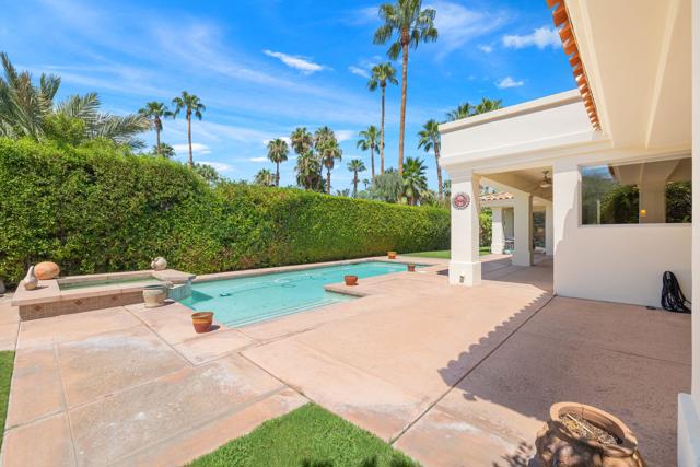 1691 Ponderosa Way, Palm Springs CA: https://media.crmls.org/mediaz/4be219e4-4020-4fc3-83a6-2ea65d9251d6.jpg