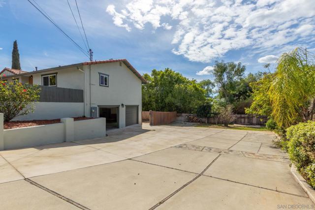 361 E Indian Rock Rd, Vista CA: https://media.crmls.org/mediaz/4be23a54-ac0d-4071-91e8-a97432055432.jpg